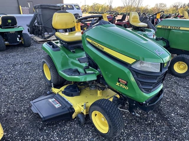 Image of John Deere X390 equipment image 3