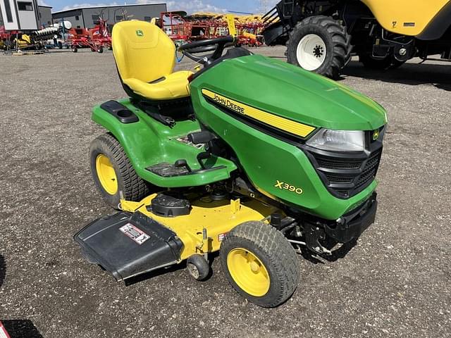 Image of John Deere X390 equipment image 3