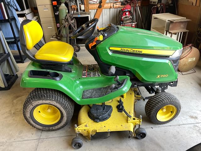 Image of John Deere X390 equipment image 4