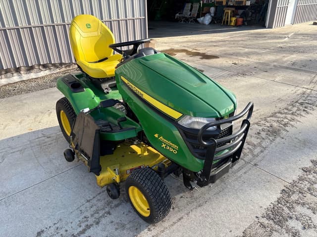 Image of John Deere X390 equipment image 1