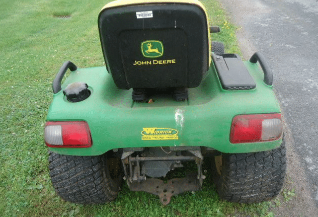 Image of John Deere X475 equipment image 3