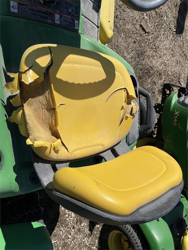 Image of John Deere X500 equipment image 4