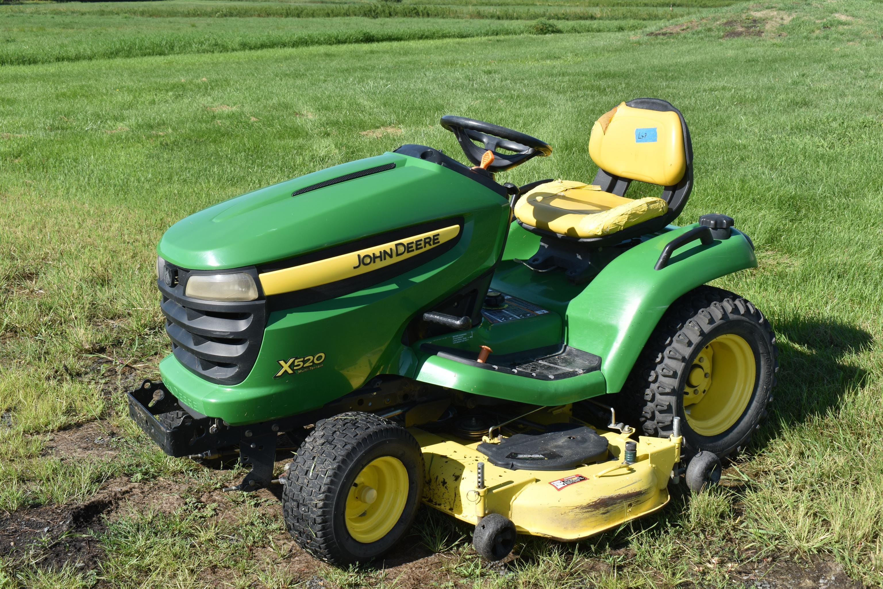 Main image John Deere X520