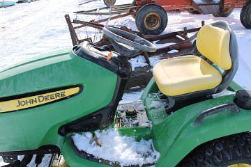 Image of John Deere X530 equipment image 4