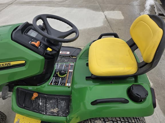 Image of John Deere X570 equipment image 4