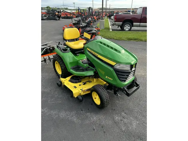 Image of John Deere X580 equipment image 2