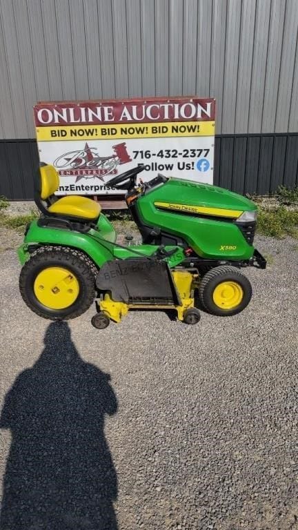 John Deere X580 Equipment Image0