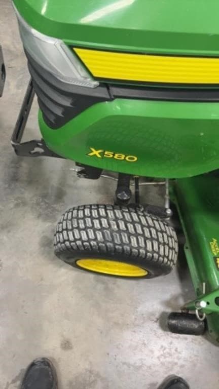 Image of John Deere X580 equipment image 3