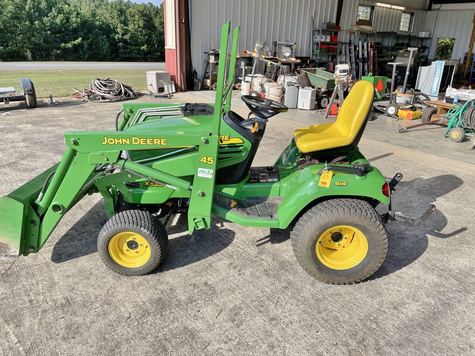 Main image John Deere X585