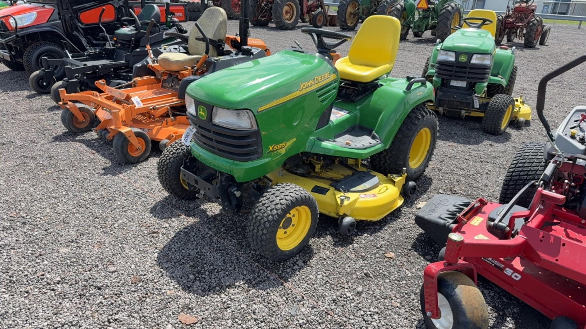 John Deere X585 Equipment Image0