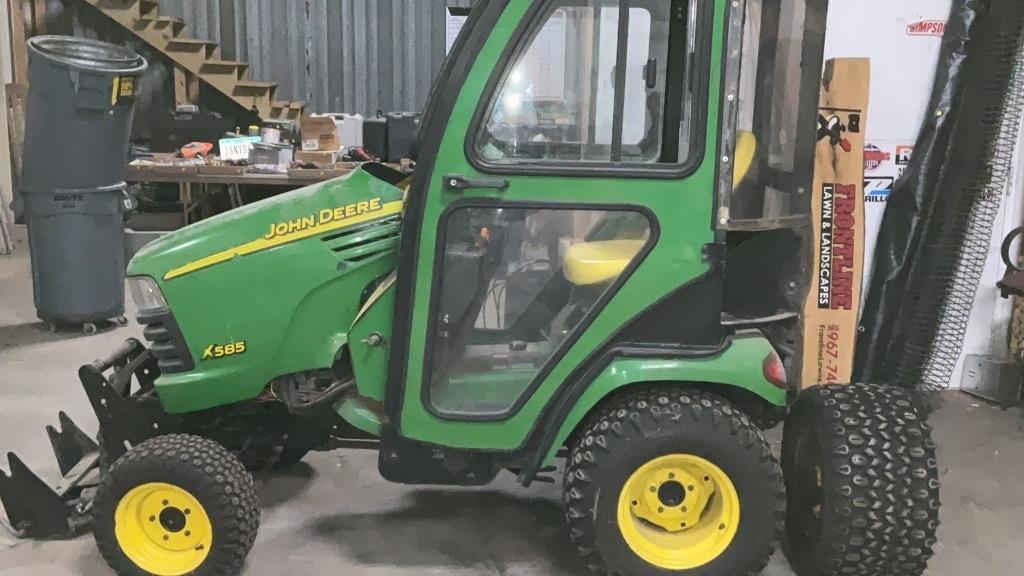 Image of John Deere X585 Primary image