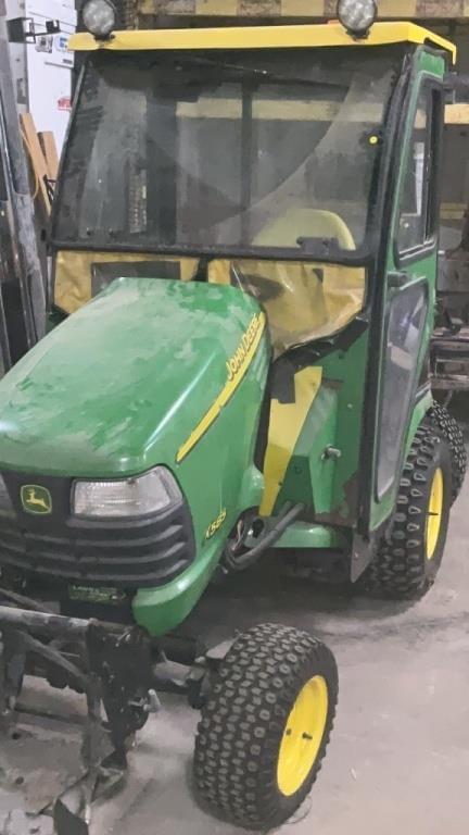 Image of John Deere X585 equipment image 1
