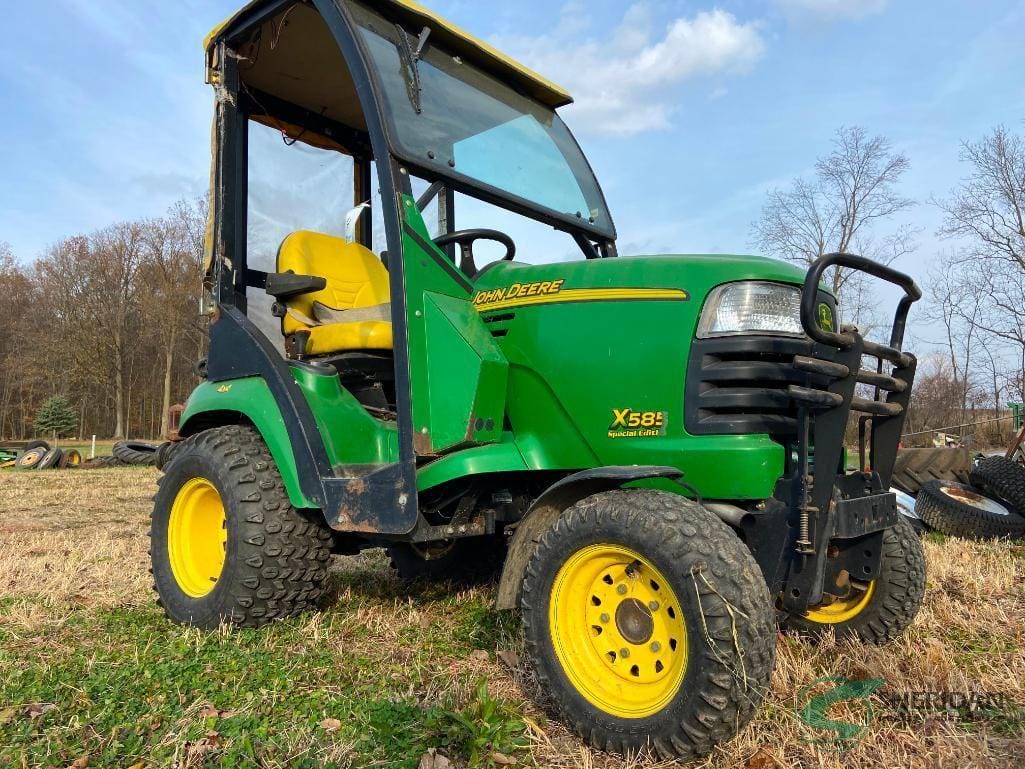 Main image John Deere X585