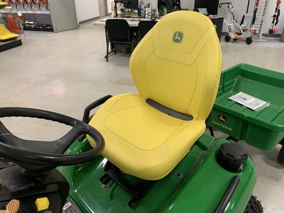 Image of John Deere X590 equipment image 3