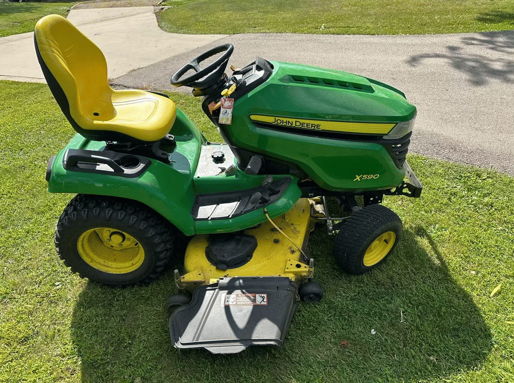 Image of John Deere X590 Image 1