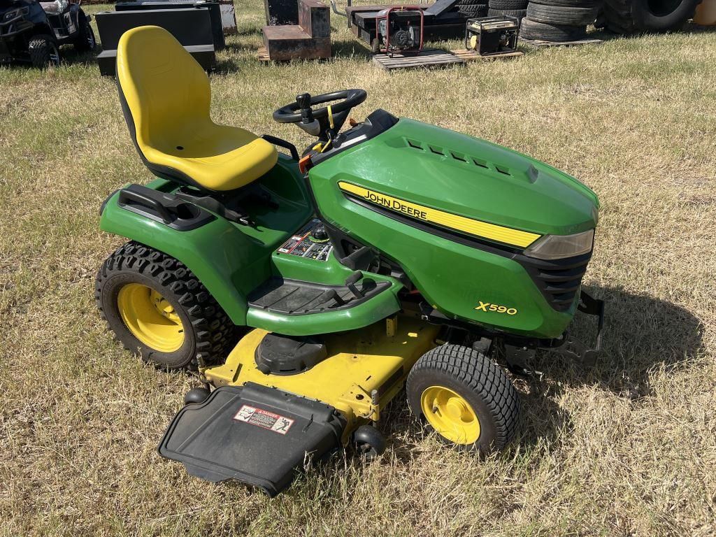 John Deere X590 Equipment Image0