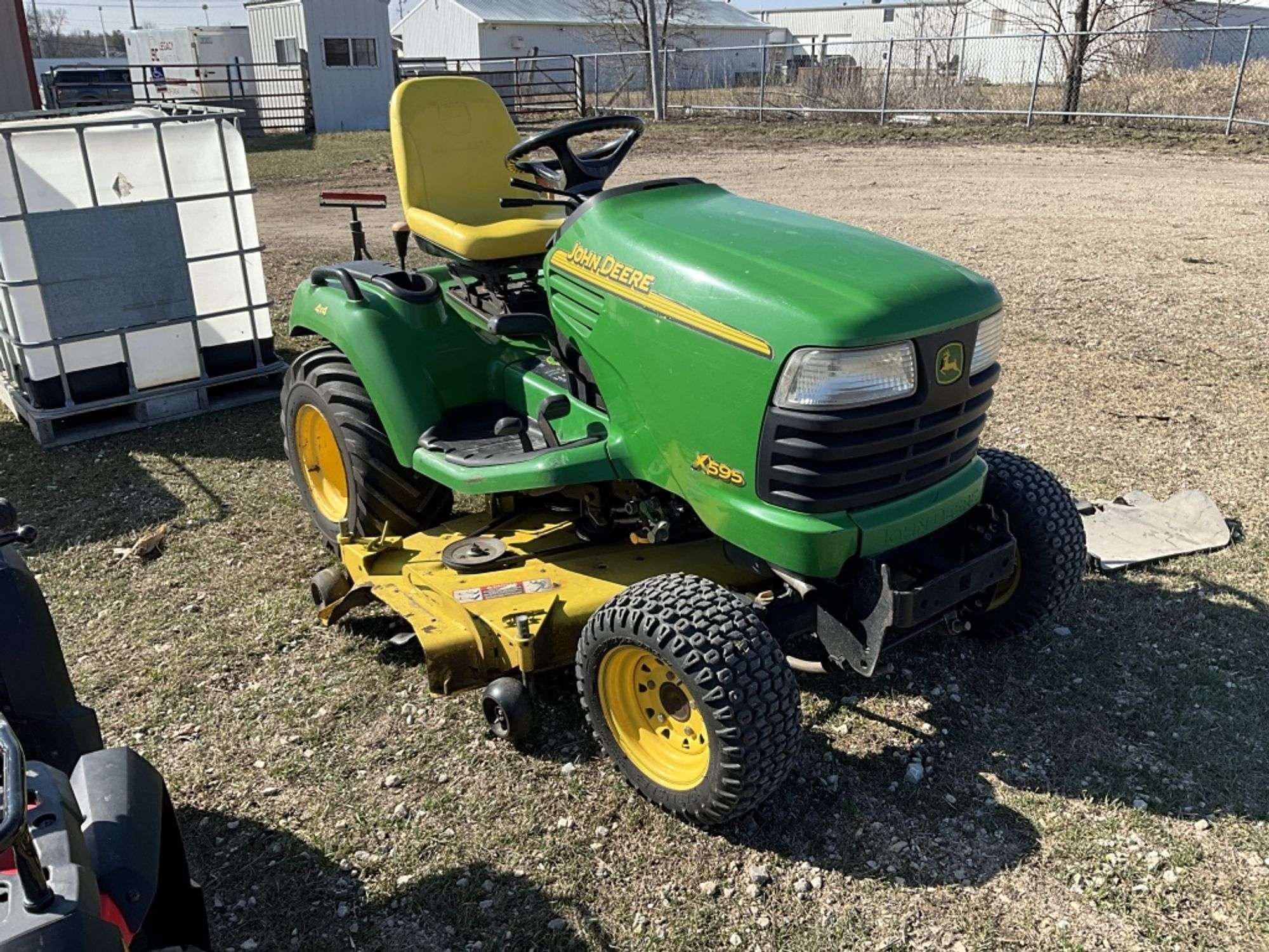 Main image John Deere X595