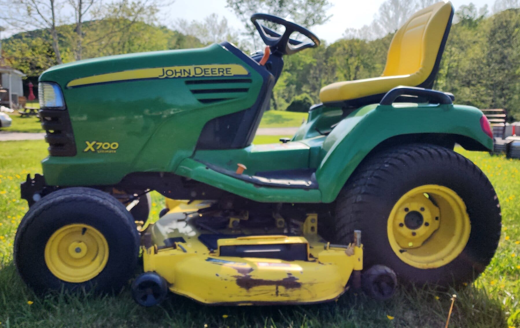 Main image John Deere X700