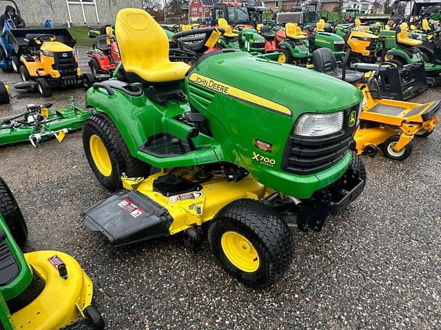Image of John Deere X700 equipment image 3