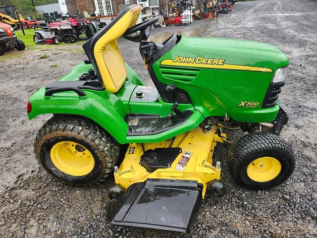 Image of John Deere X700 equipment image 2