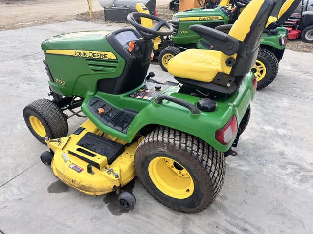 Image of John Deere X720 equipment image 3