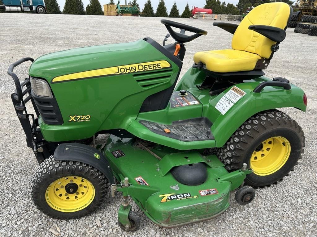 John Deere X720 Equipment Image0