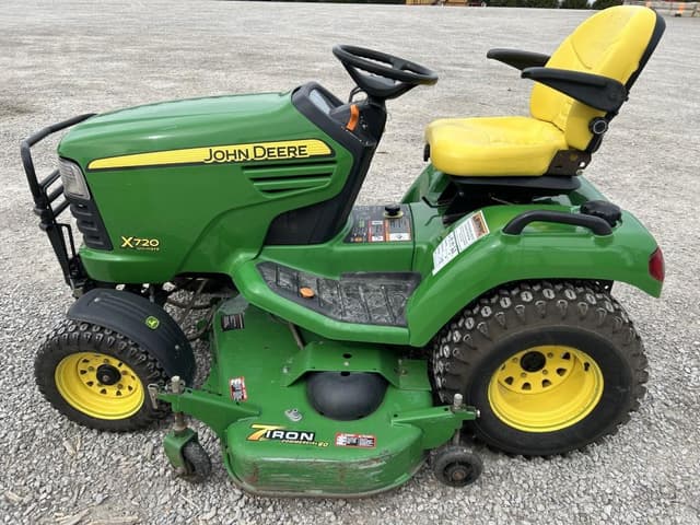 Image of John Deere X720 equipment image 2