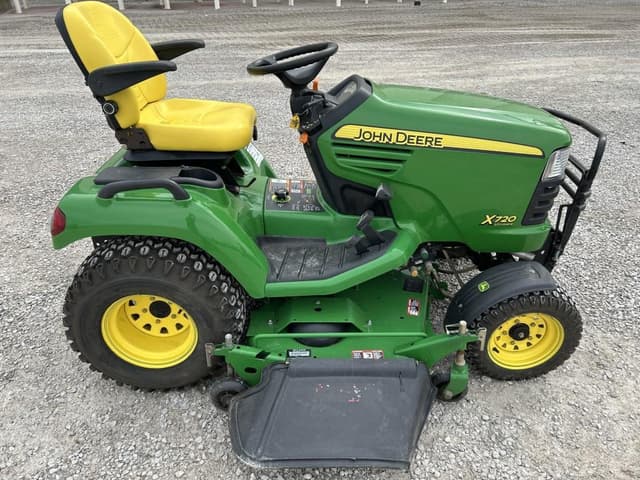 Image of John Deere X720 equipment image 3