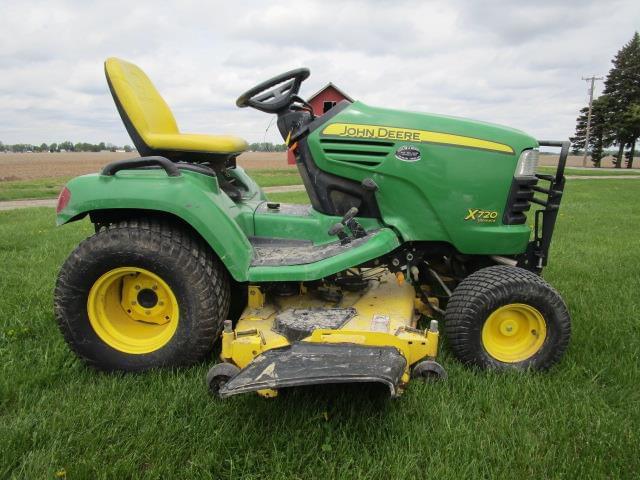 Image of John Deere X720 equipment image 4