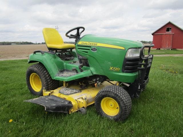 Image of John Deere X720 equipment image 1