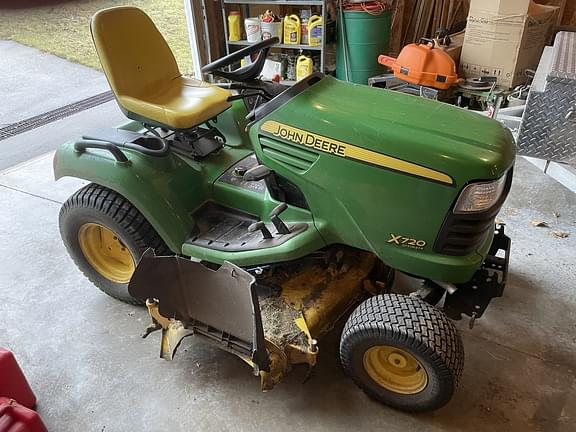 Image of John Deere X720 Image 0