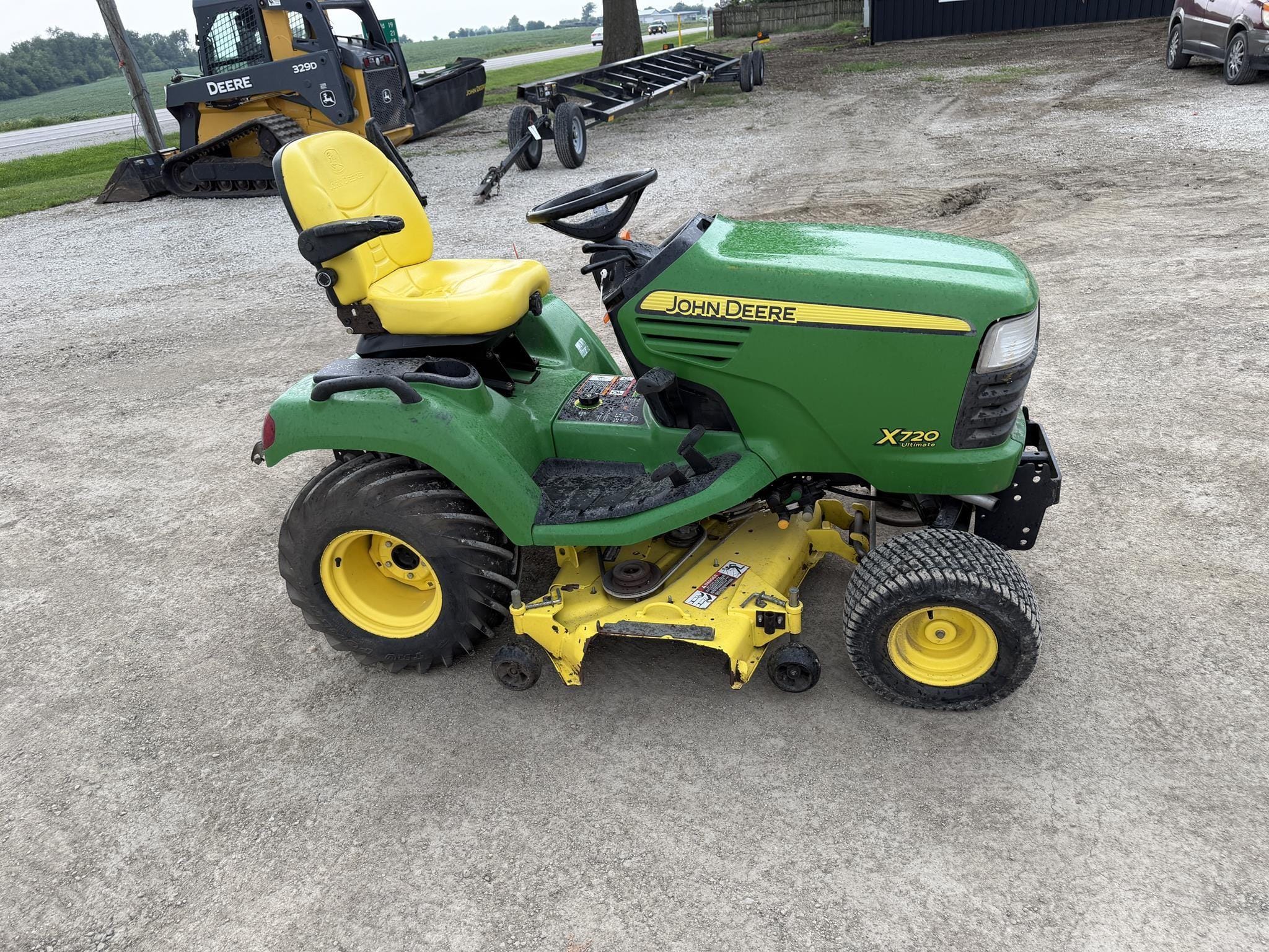 John Deere X720 Equipment Image0