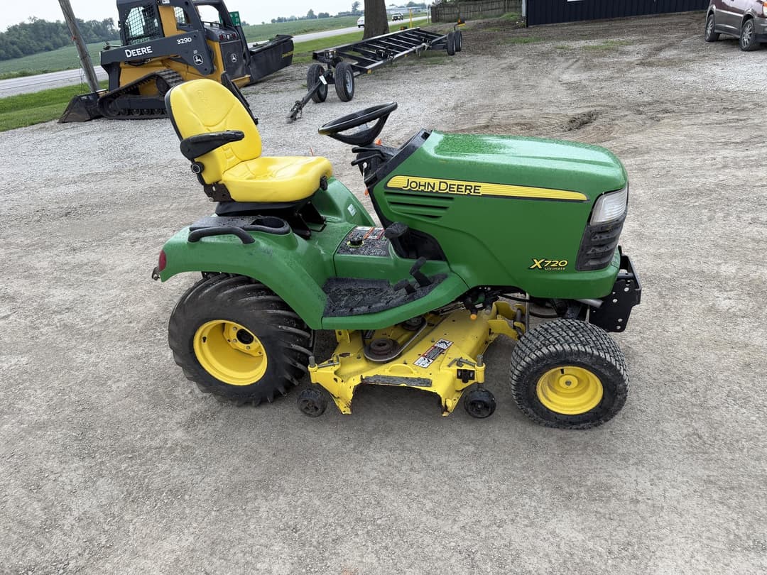Image of John Deere X720 Primary image