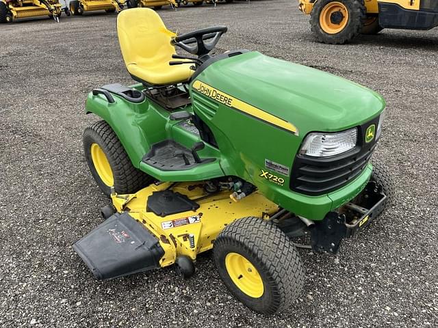 Image of John Deere X720 equipment image 3