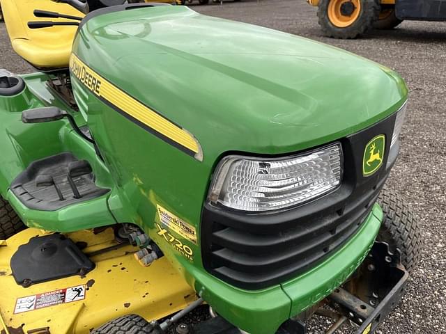 Image of John Deere X720 equipment image 4