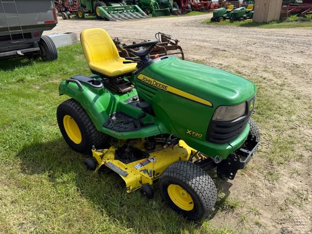 Image of John Deere X720 equipment image 1