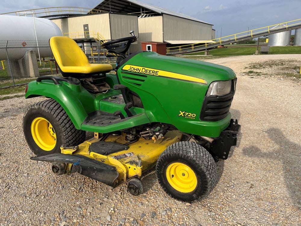 Main image John Deere X720