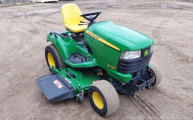 Image of John Deere X720 equipment image 3