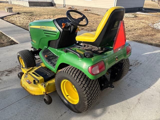 Image of John Deere X720 equipment image 3