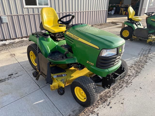 Image of John Deere X720 equipment image 1