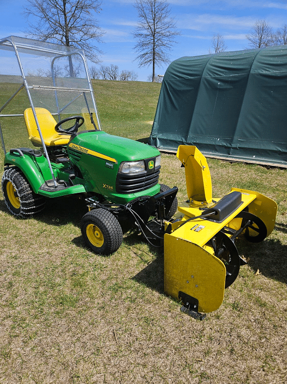 Image of John Deere X724 Primary Image