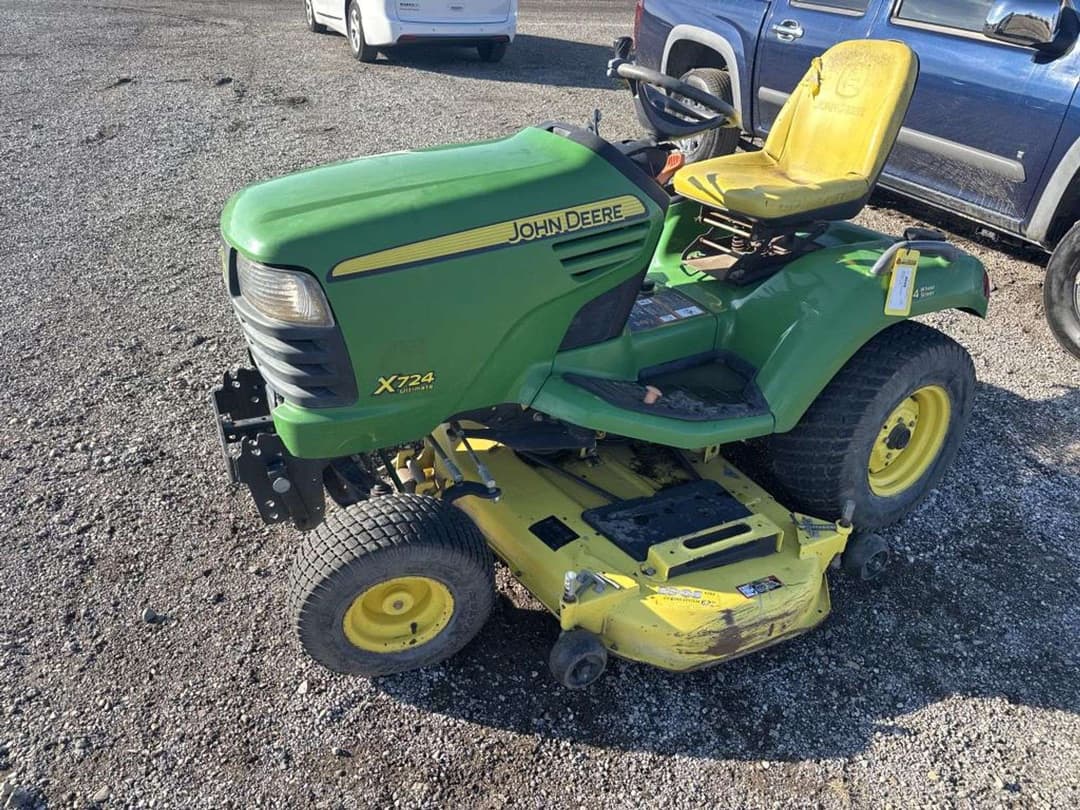 Image of John Deere X724 Primary image