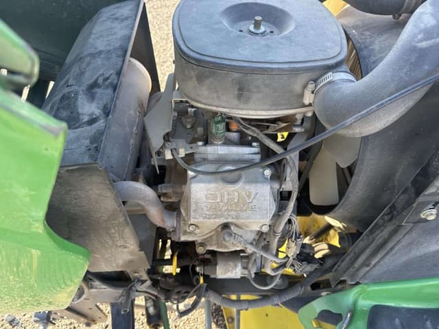 Image of John Deere X724 equipment image 4