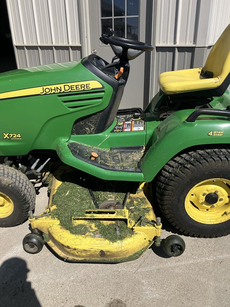 Image of John Deere X724 Image 1