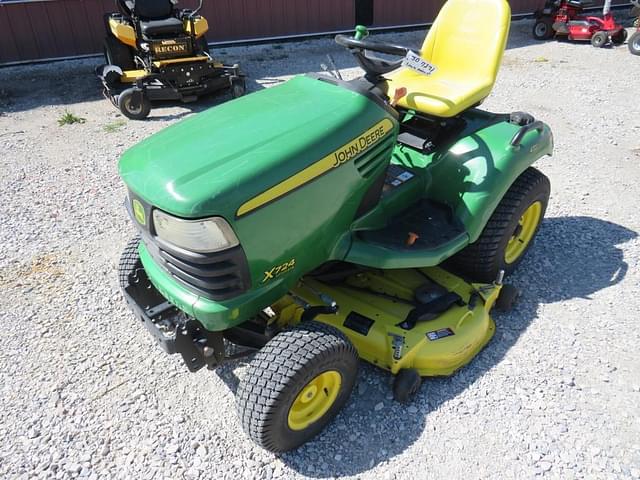Image of John Deere X724 equipment image 1