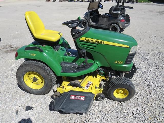 Image of John Deere X724 equipment image 3