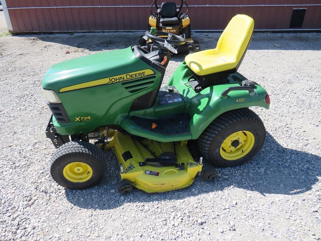 Image of John Deere X724 Primary image