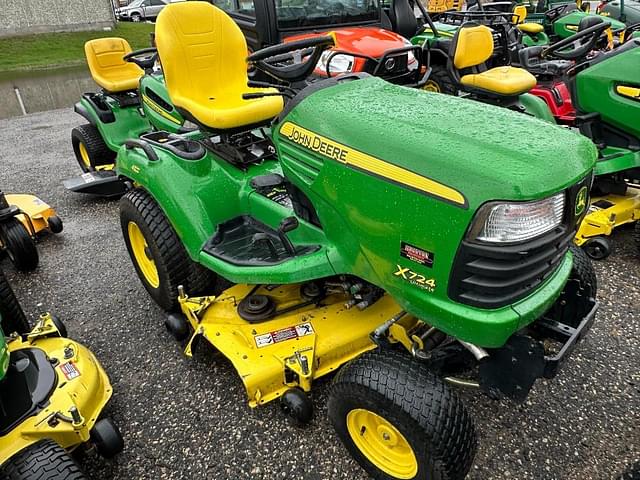 Image of John Deere X724 equipment image 3