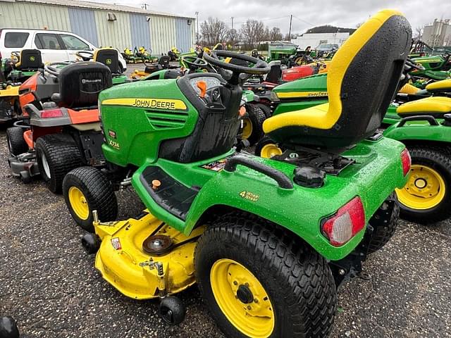 Image of John Deere X724 equipment image 1
