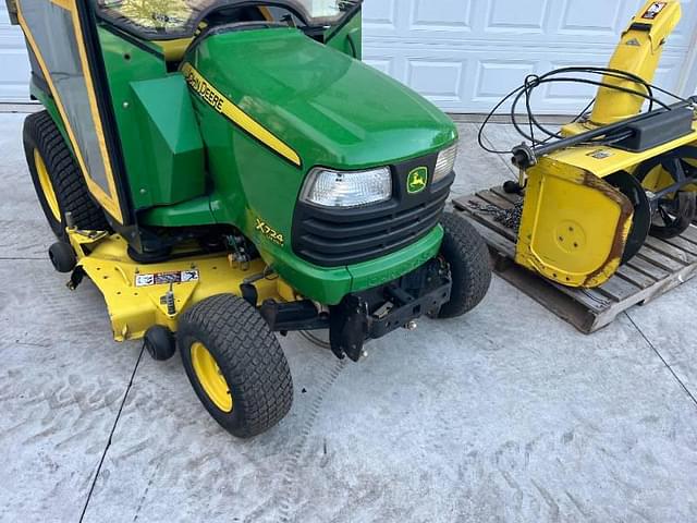 Image of John Deere X724 equipment image 1